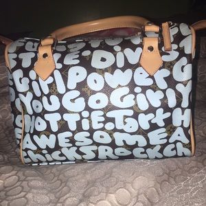 Regular graphic purse